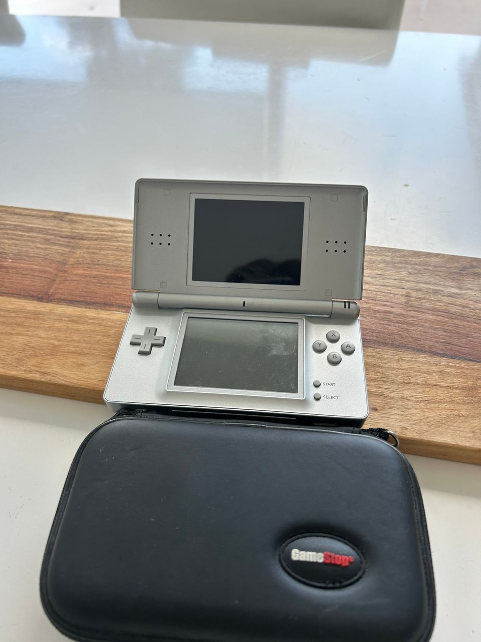 Nintendo DS lite + pelit