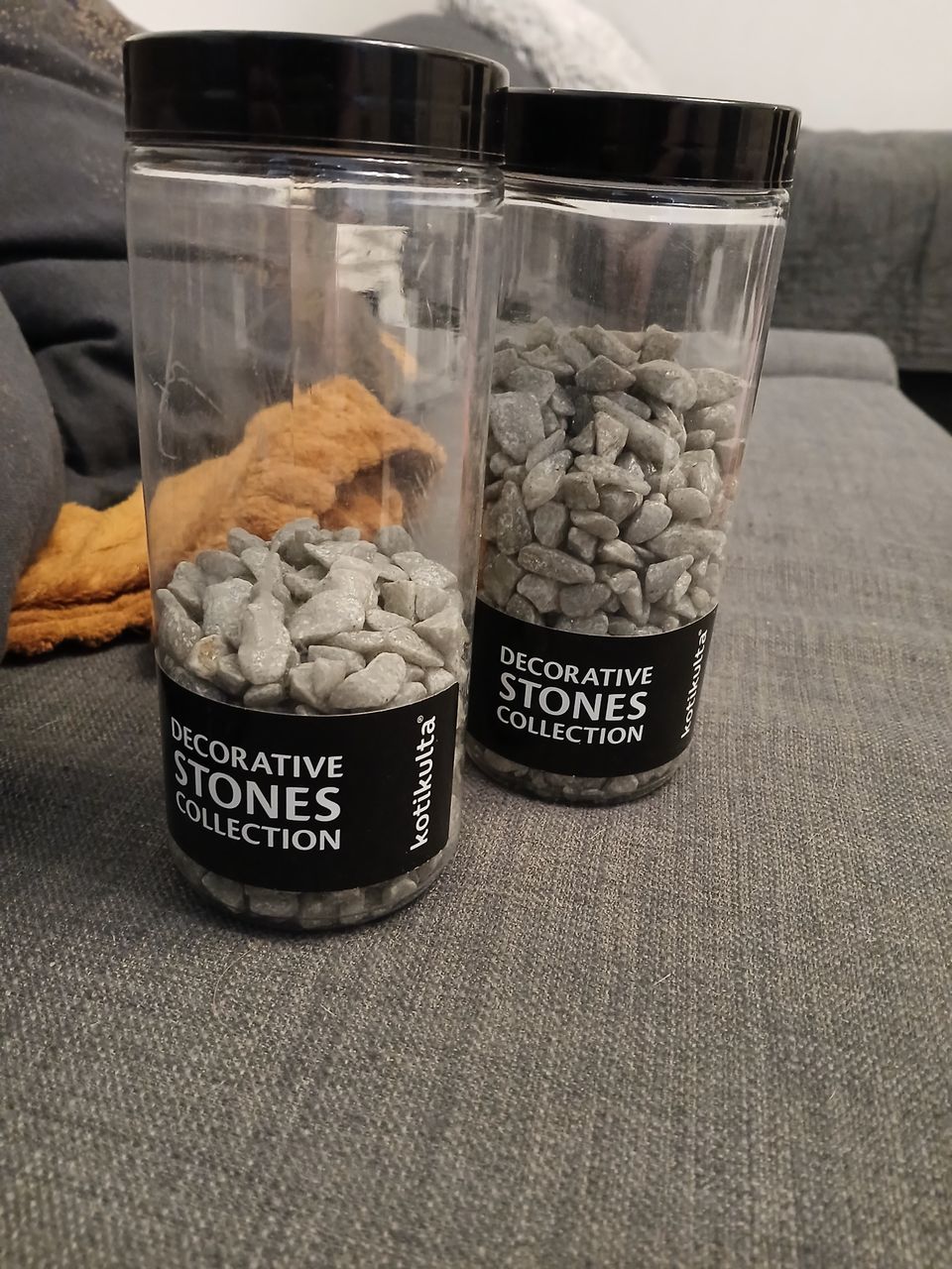 Koriste kiviä + lasinen pullo