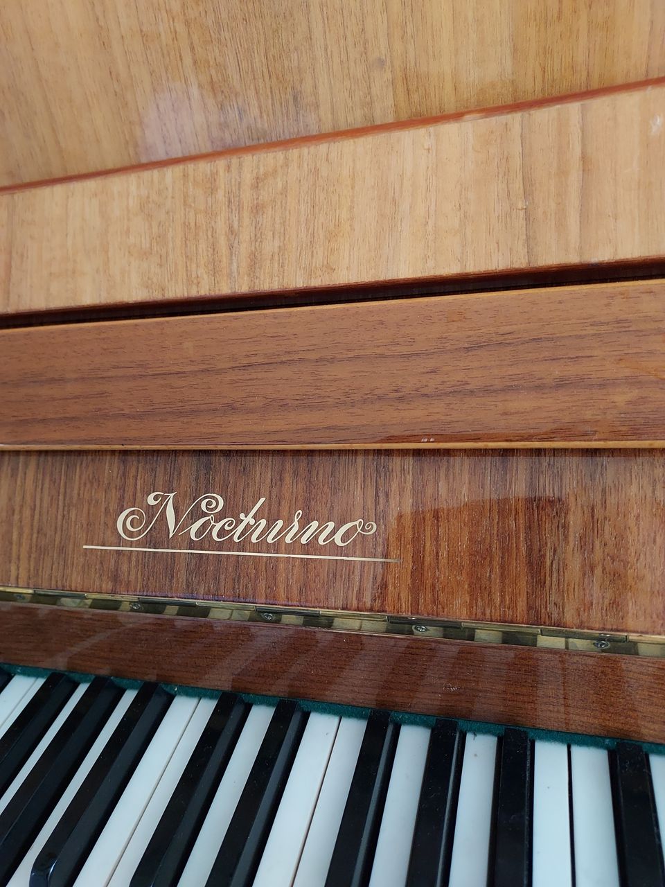 Myydään hyvä piano
