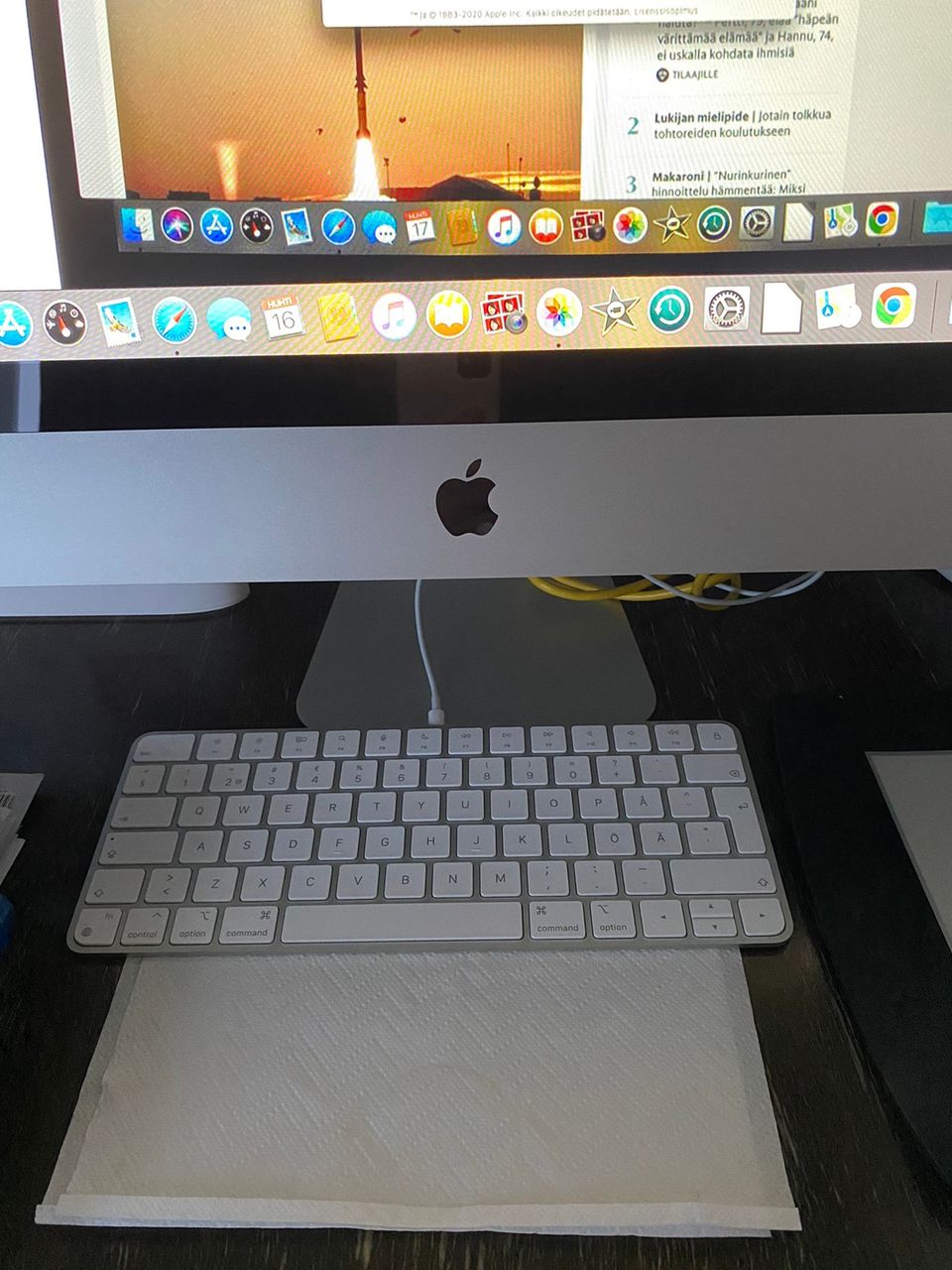 iMac 21,5 siisti kone v.2010 ( uusi näppäimistö)