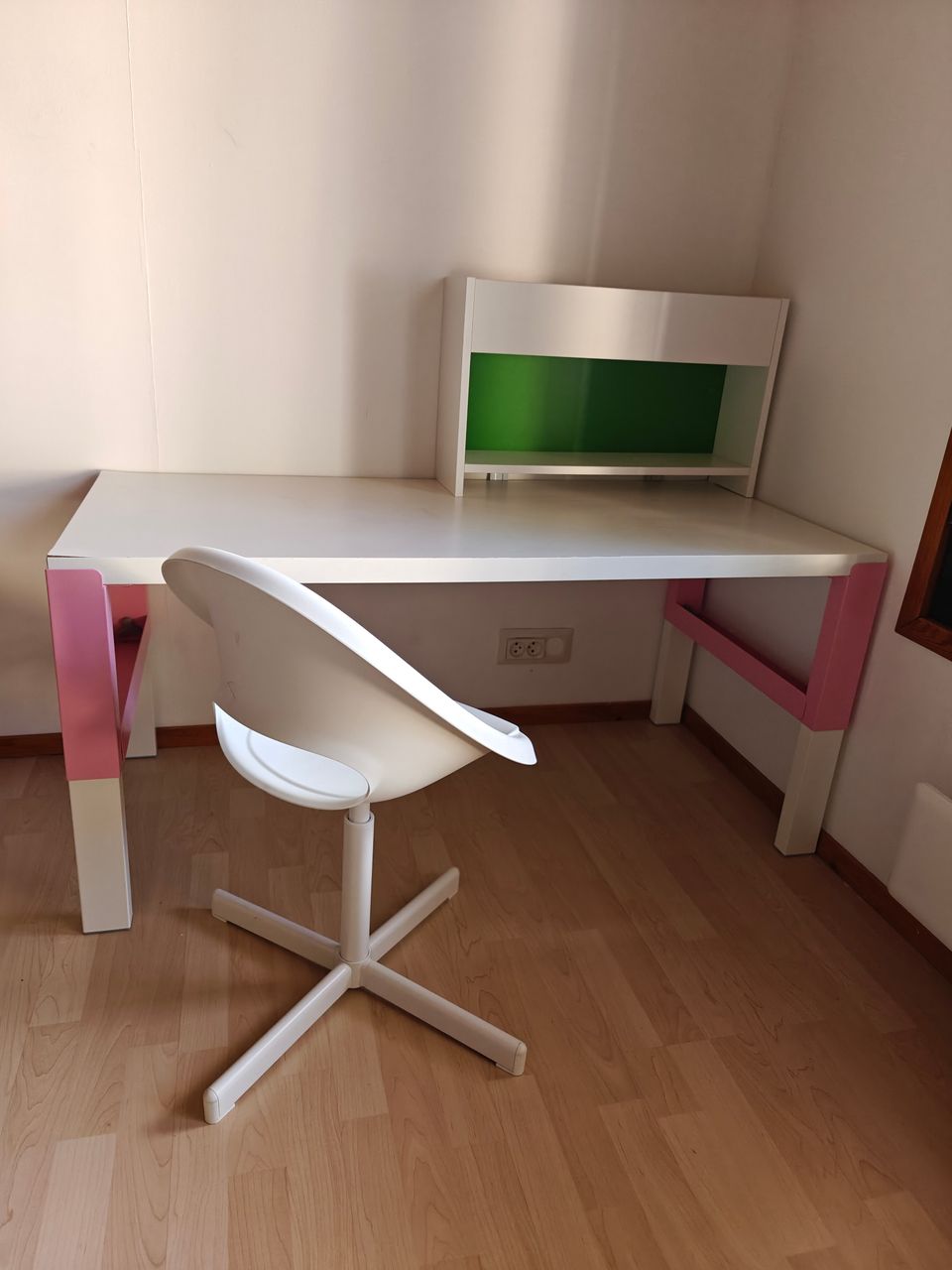 Ikea PÅHL työpöytä + LOBERGET / SIBBEN työtuoli