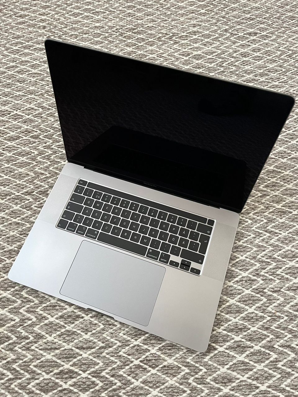 Apple MacBook Pro 16" with Touch Bar late 2019 (i9 2,3GHz/16GB RAM/1TB SSD)