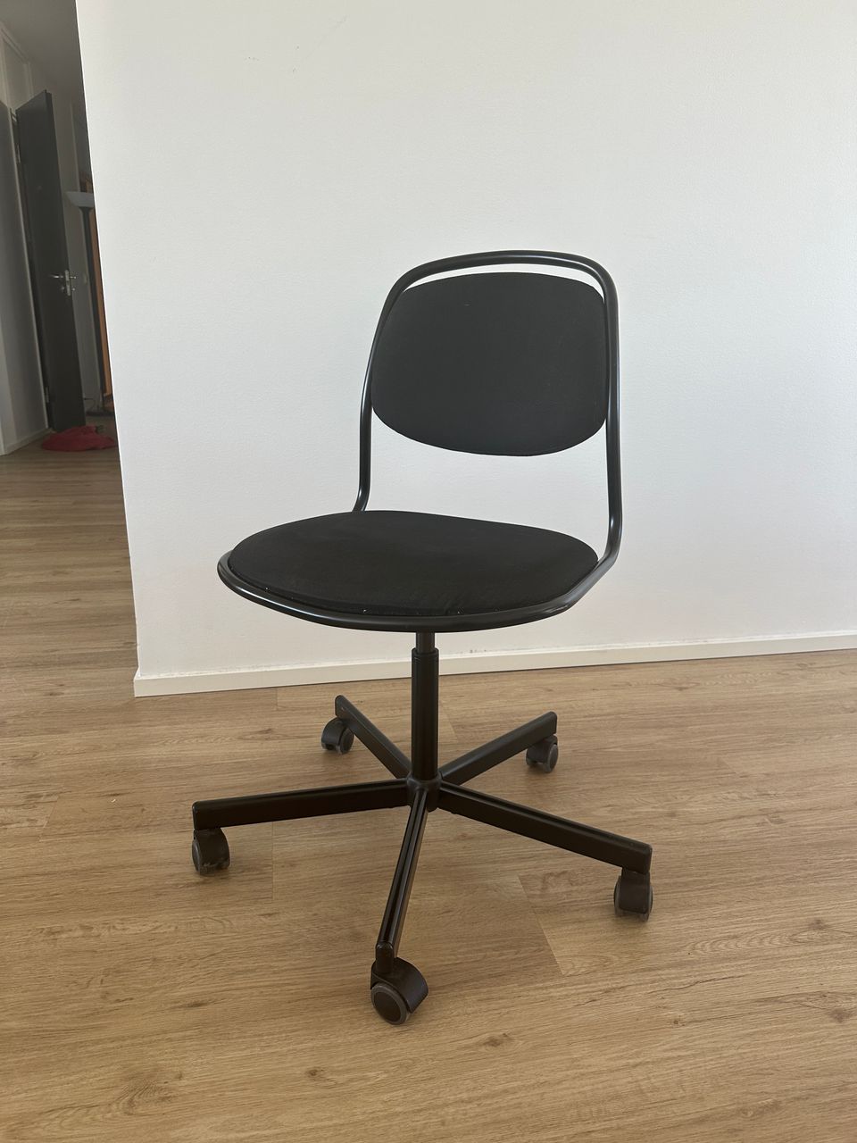 IKEA musta toimistotuoli - office chair
