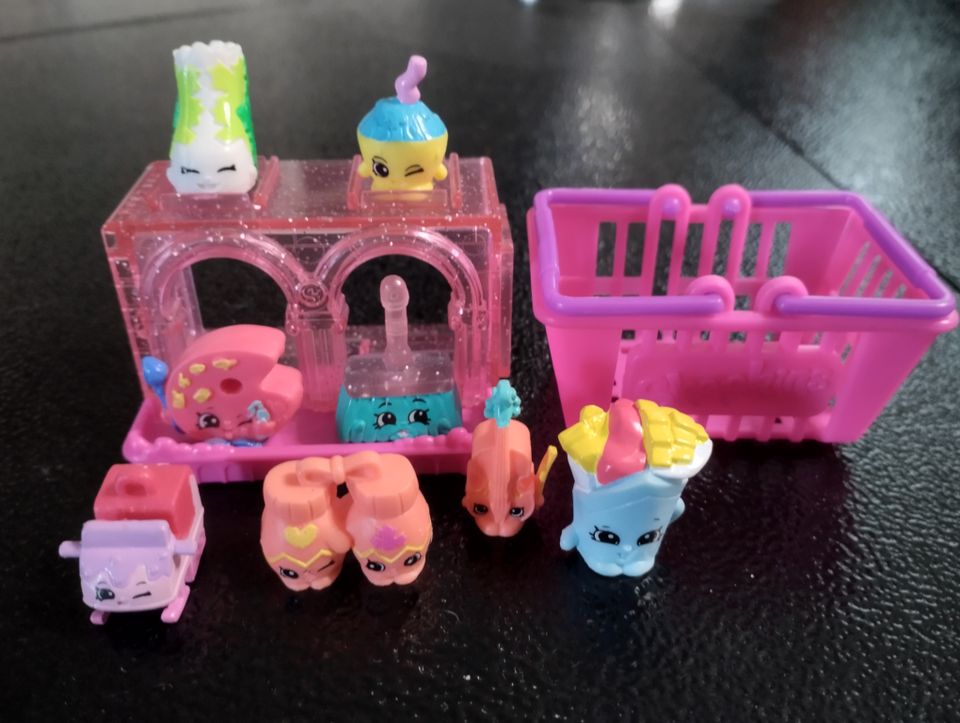 Shopkins hahmoja 8kpl,ostoskori ja talo