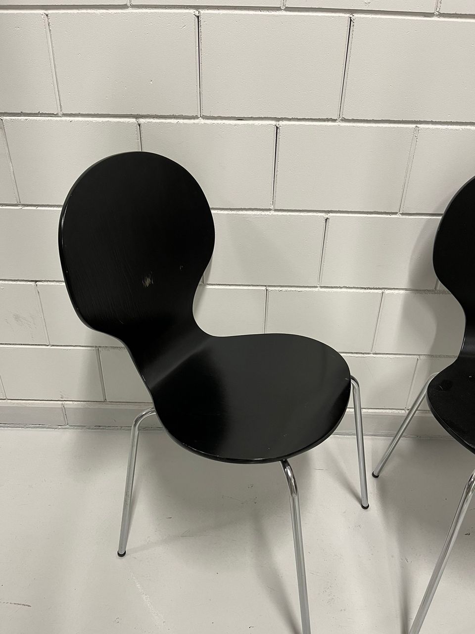 4kpl tuoleja