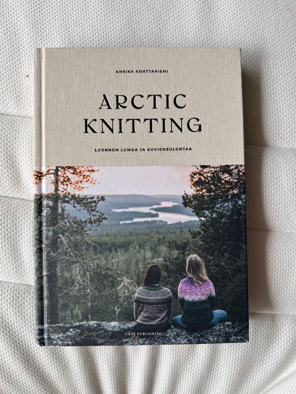 Arctic knitting, kirja