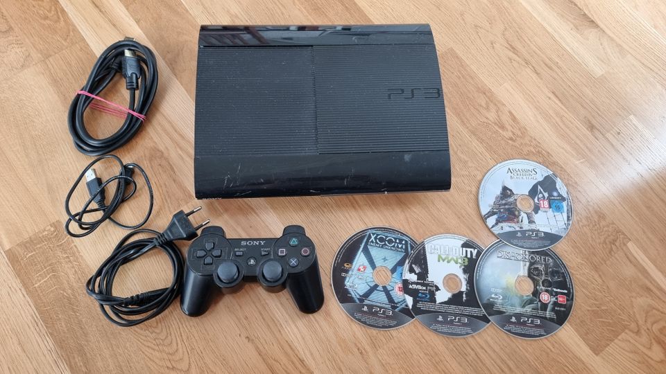 PS3 Superslim ja neljä peliä