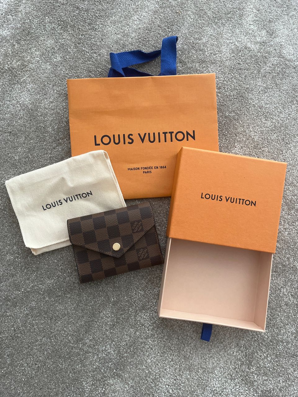 Louis Vuitton Victorine wallet lompakko