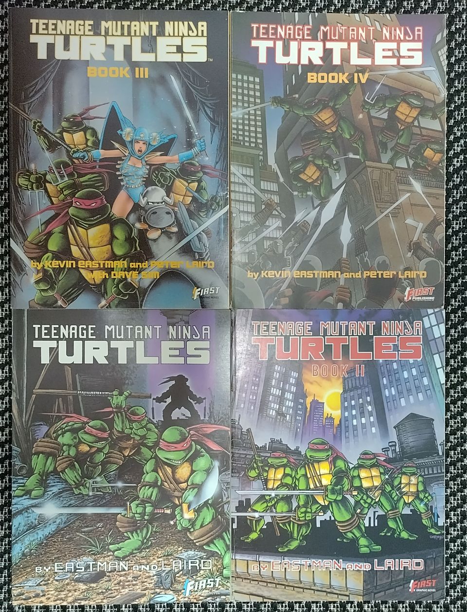 Teenage Mutant Ninja Turtles Sarjakuva albumit I-IV