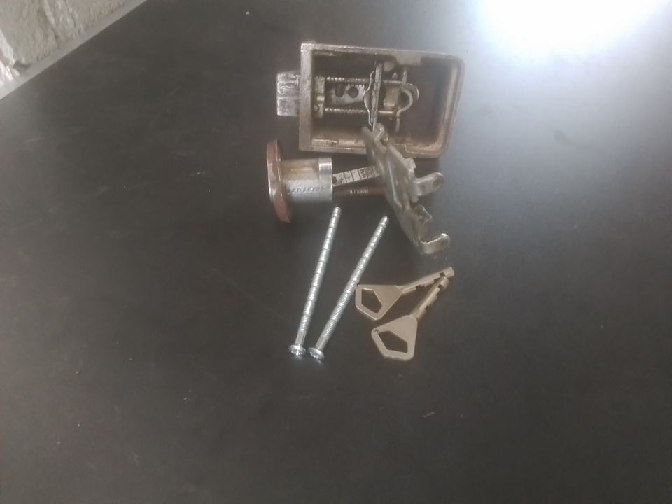 Abloy lukko 2 avaimella