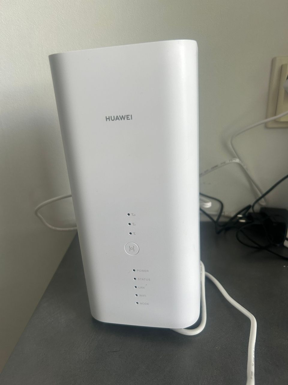 Myydään Huawei B818 mobiilireititin