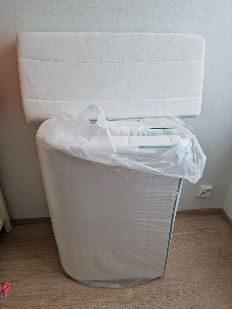 Ikea innerlig joustinpatja jatkettavaan sänkyyn