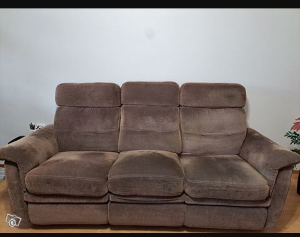 Ruskea sohva +2 nojatuoli.