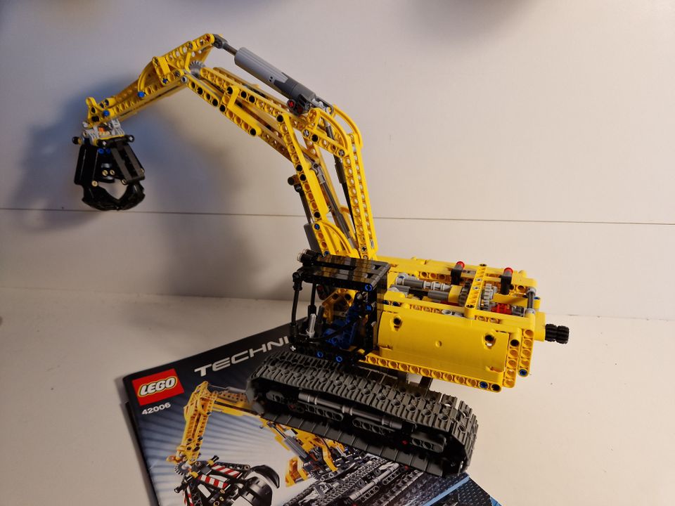 Lego Technic Kaivuri 42006
