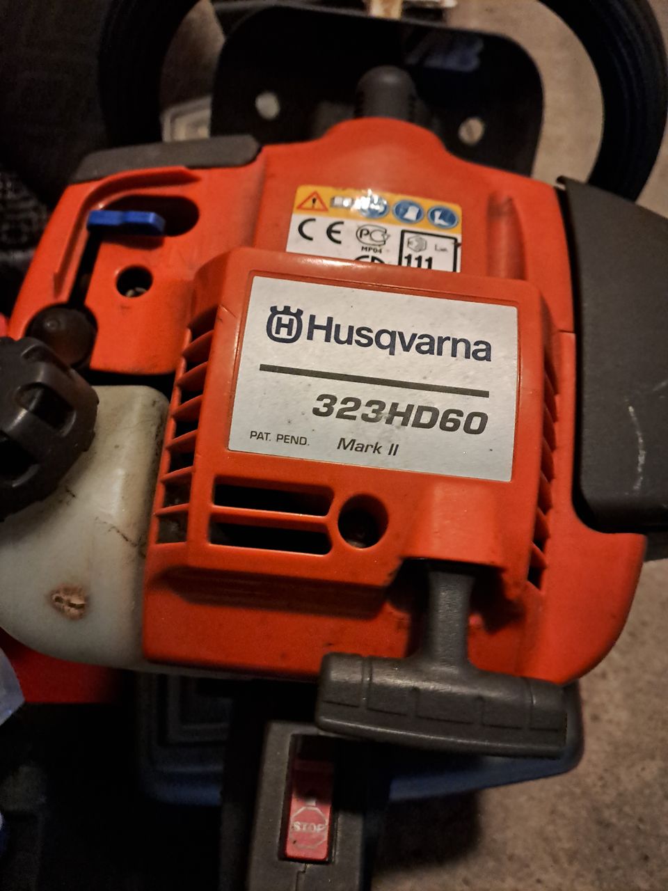 Husqvarna 323 HD 60 pensasleikkuri