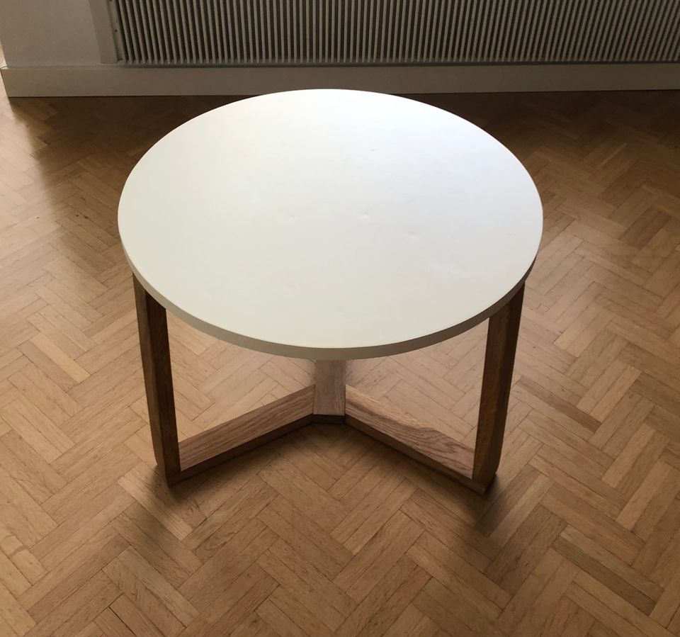 Pyöreä olohuoneen pöytä