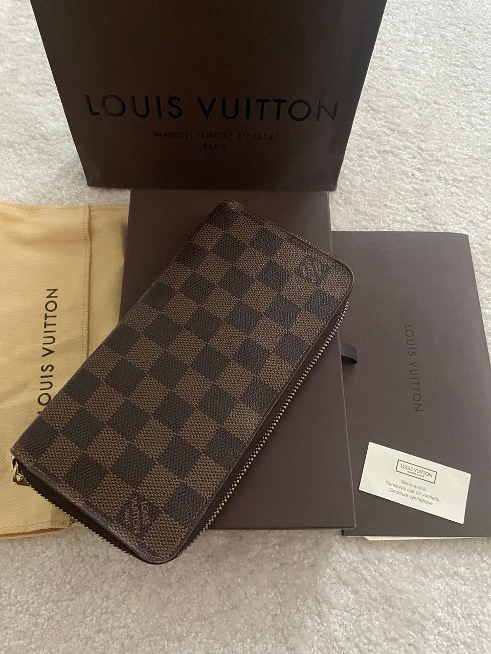 Louis Vuitton Zippy wallet damier