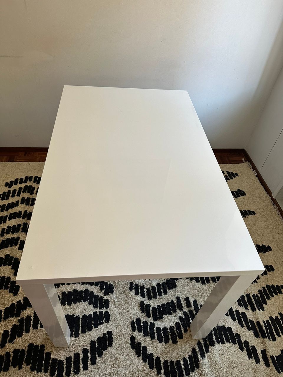 Ikea pöytä