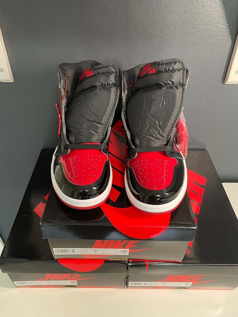 Air Jordan 1 High Patent Bred