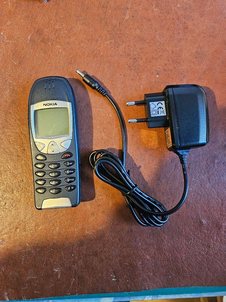 Puhelin Nokia 6210