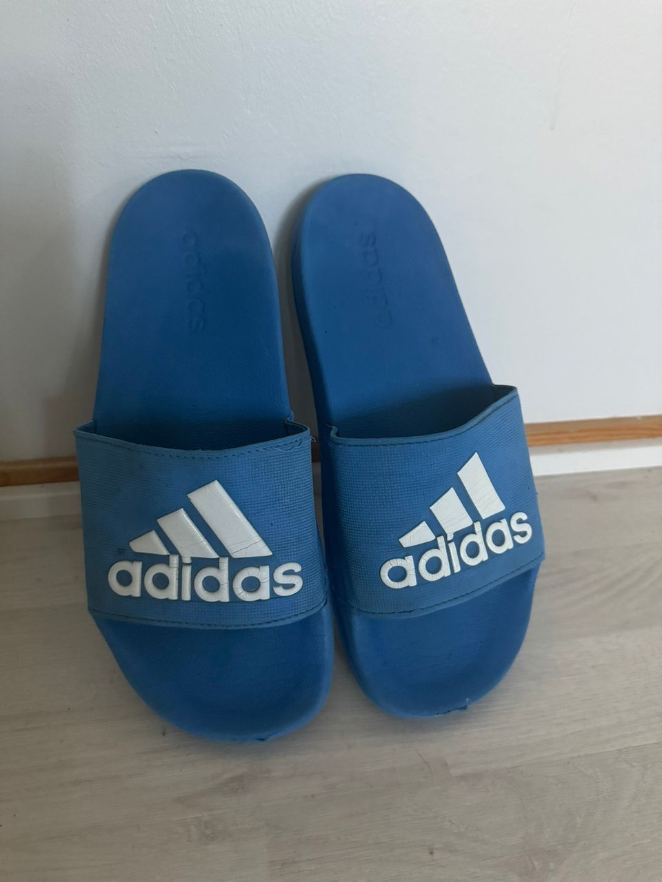 Adidas sandaalit koko 43