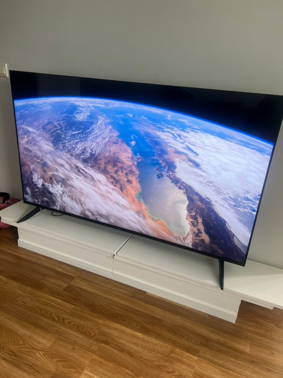 LG UR7300 65" 4K LED TV