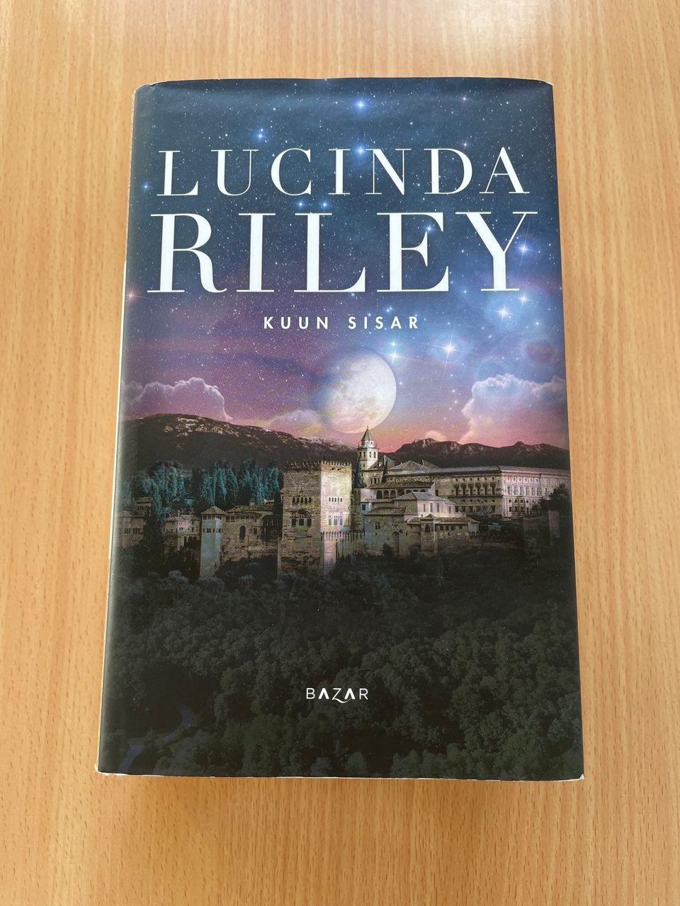 Lucinda Riley Kuun sisar - kovakantinen