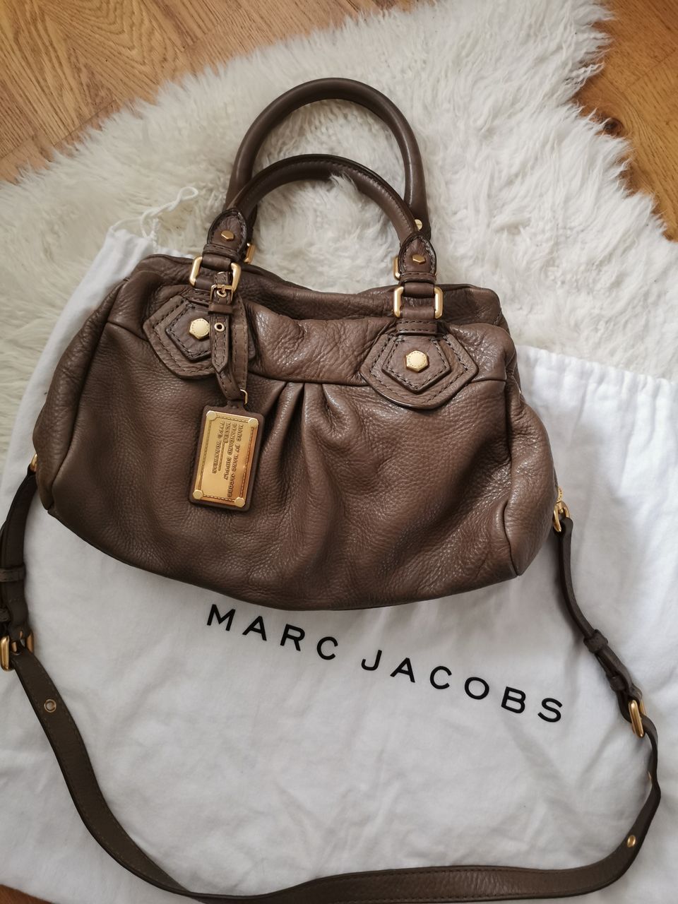 Ruskea nahkalaukku (Marc by Marc Jacobs)