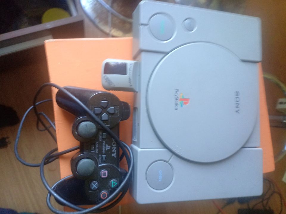 Sony Playstation 1 + ohjain ja muistikortti myynnissä