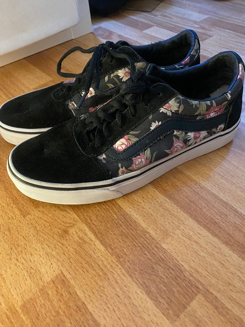 Vans kengät koko 39 ruusukuviolliset