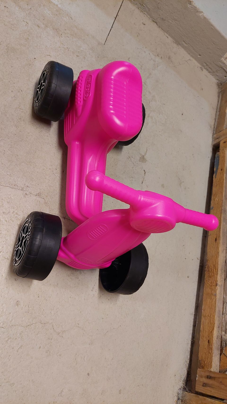 Plasto pinkki skootteri