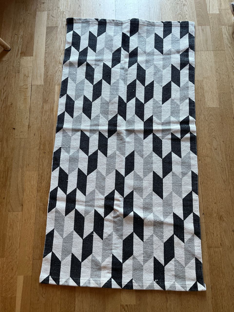 H&M matto 70x140cm