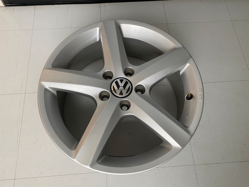 VW Passat OEM 17"/6,5" ET39 (4kpl)