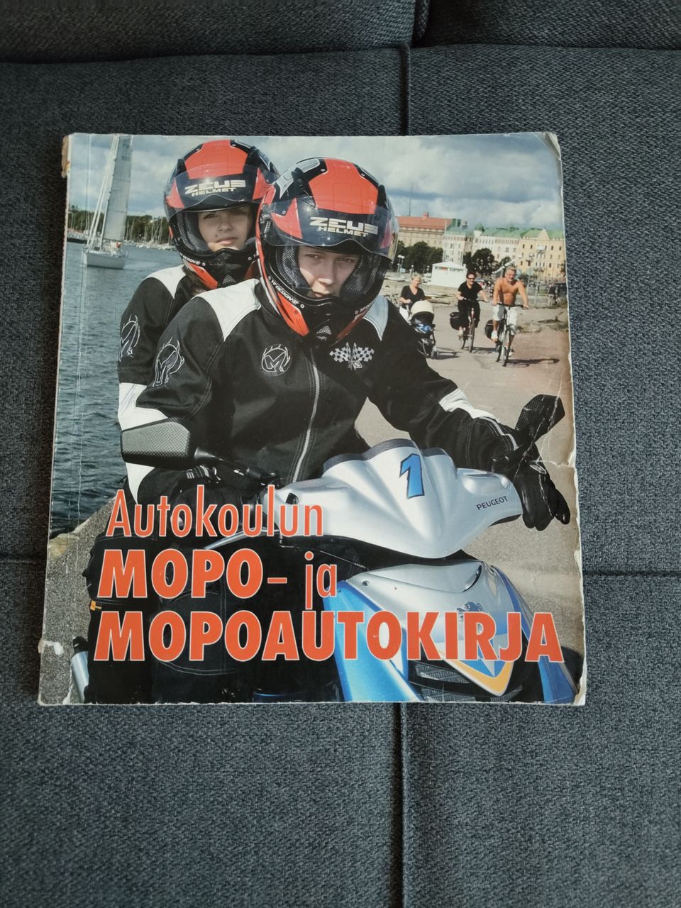 Autokoulun Mopo- ja Mopoautokirja