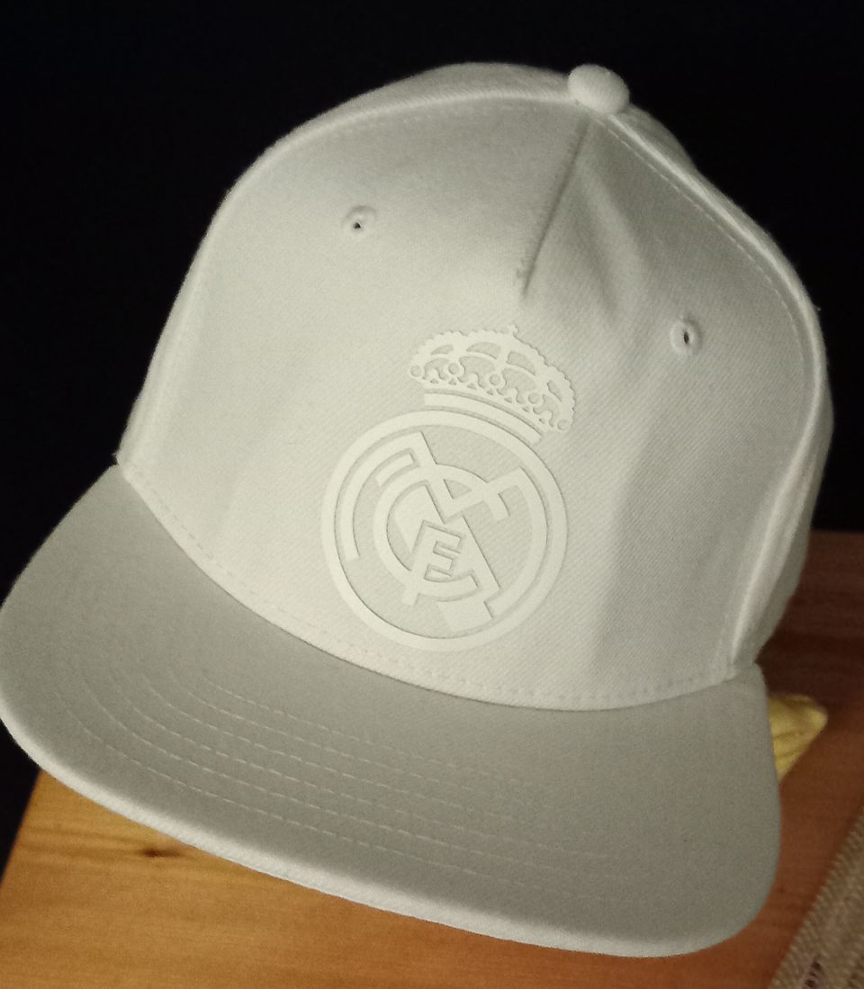 Real Madrid snapback lippis. Valkoinen