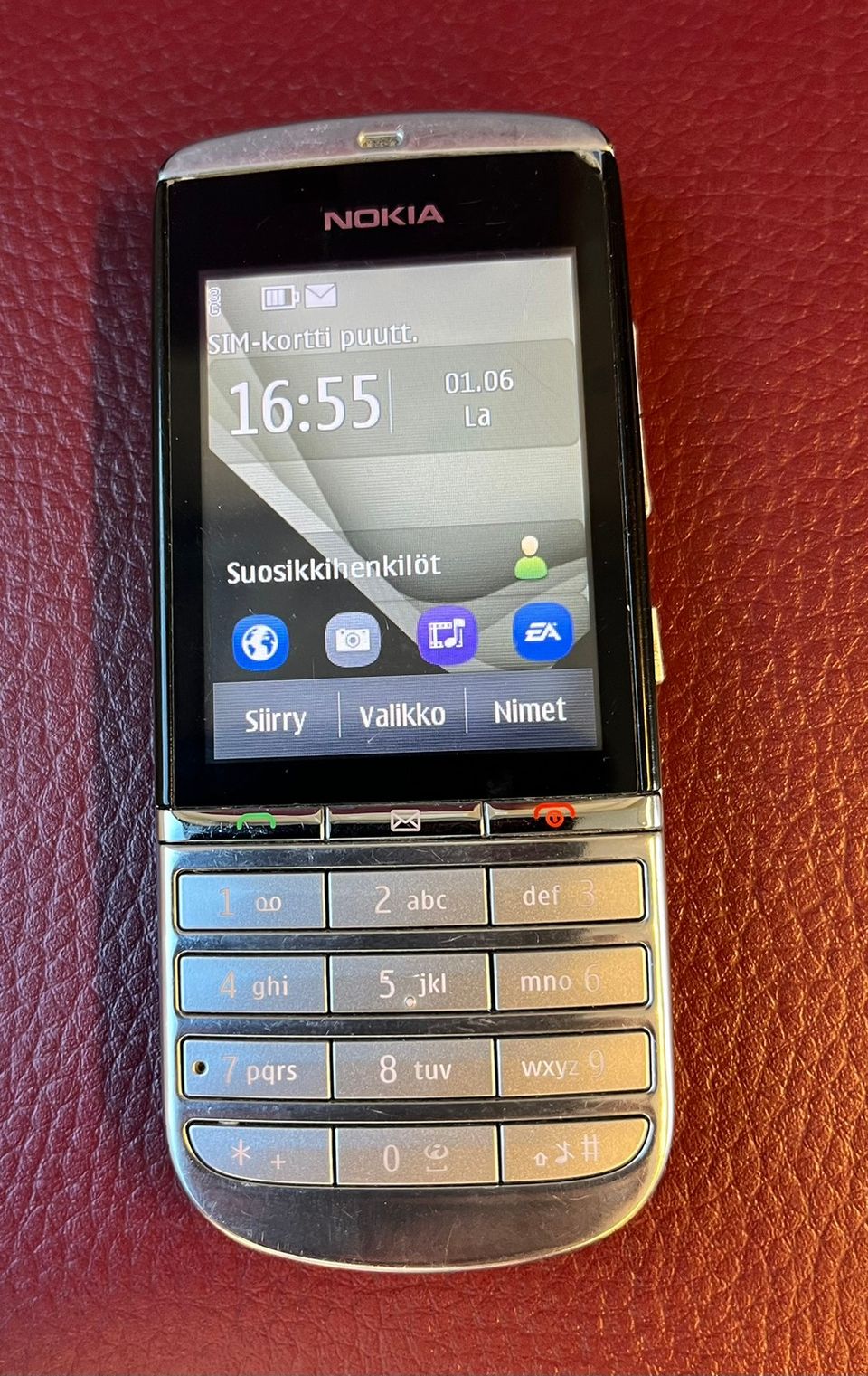 Nokia Asha 300 kuullokeet ja laturi