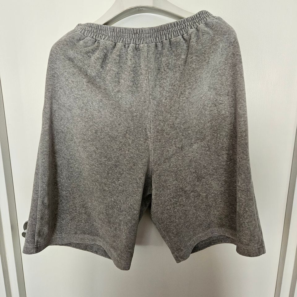 Arela velour shortsit