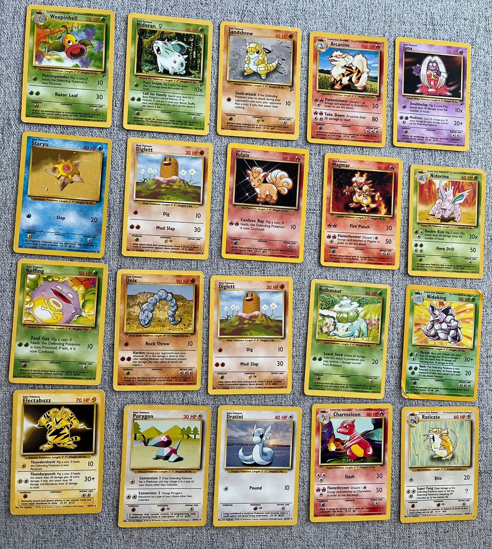 Pokemon kortteja vuosilta 1999-2002