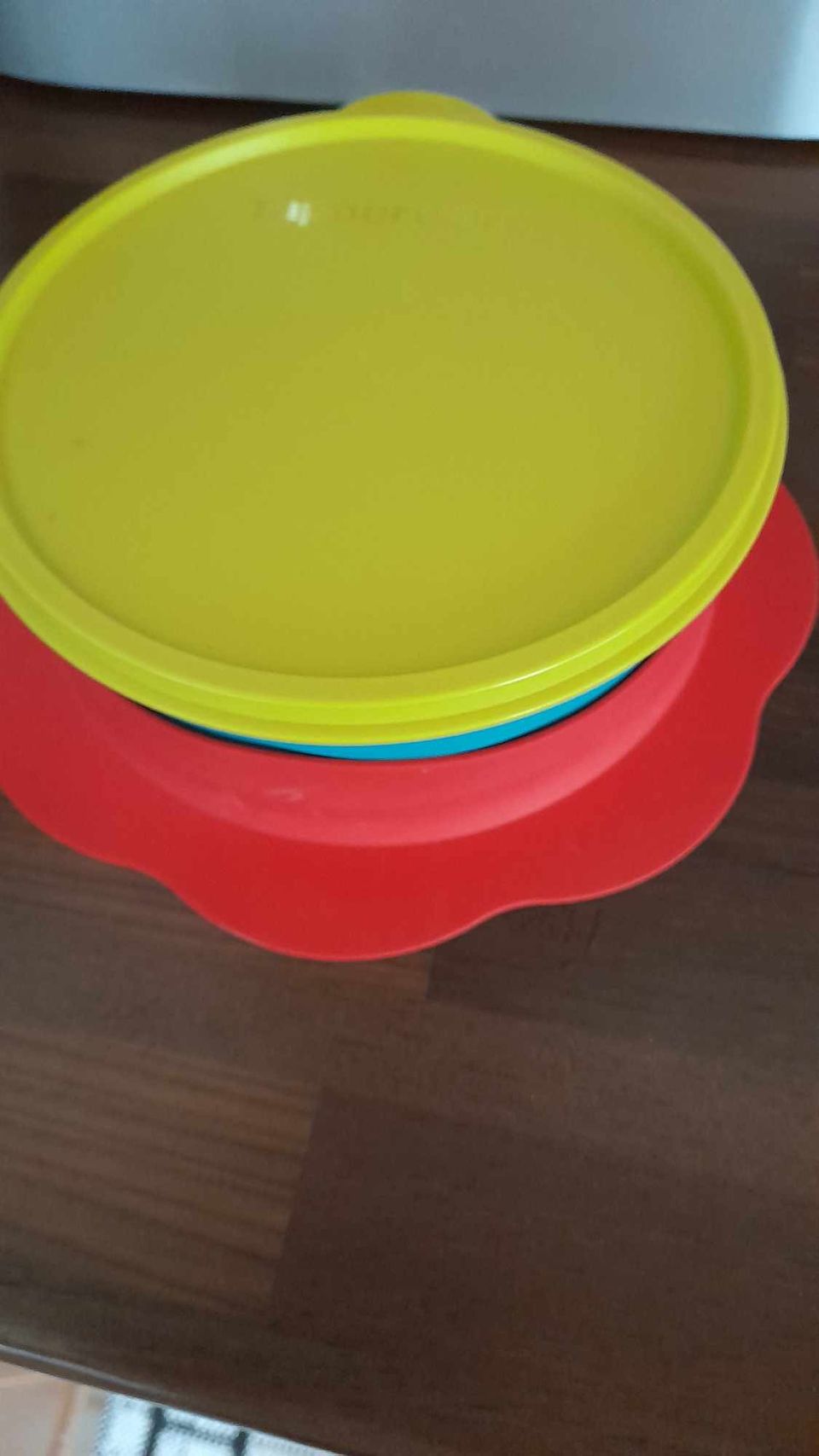 Imukuppilautanen kansineen Tupperware