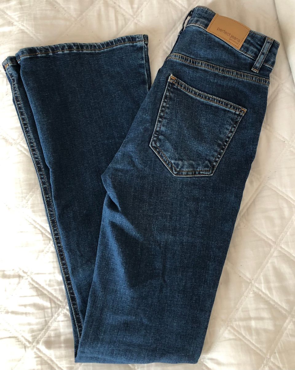 Gina Tricot flared perfect jeans