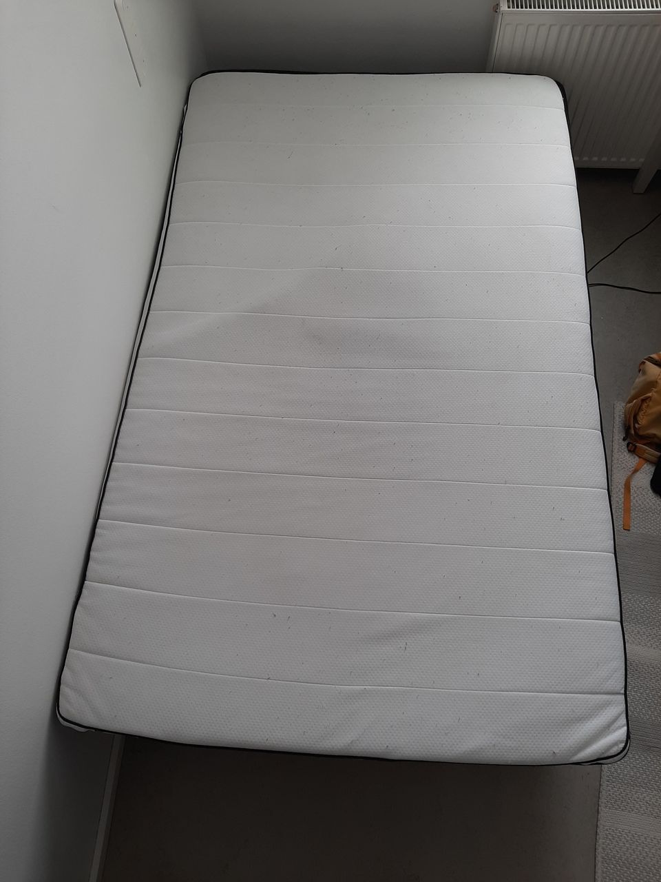 Sänky ja petauspatja 120x200 cm