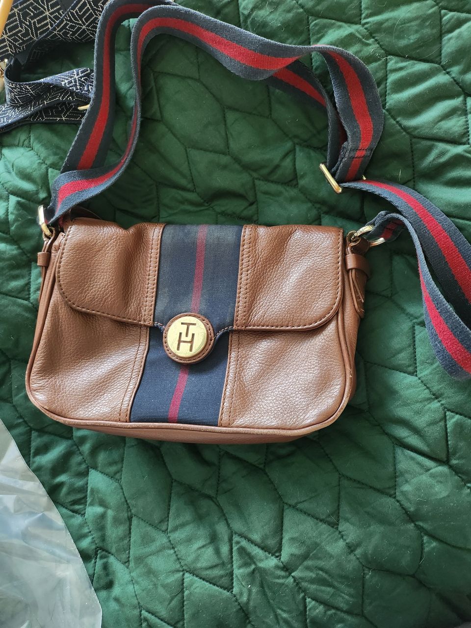 Tommy hilfiger laukku