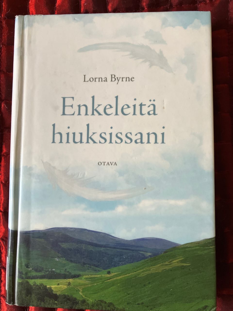 Lorna Byrne: Enkeleitä hiuksissani