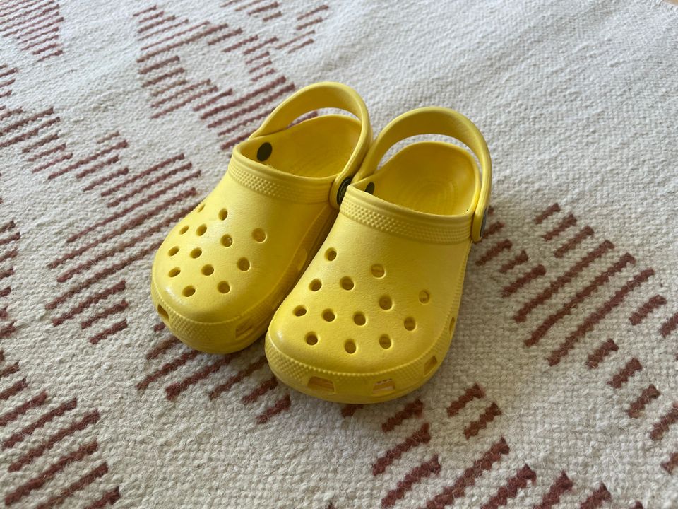 Keltaiset Crocs sandaalit c8/9