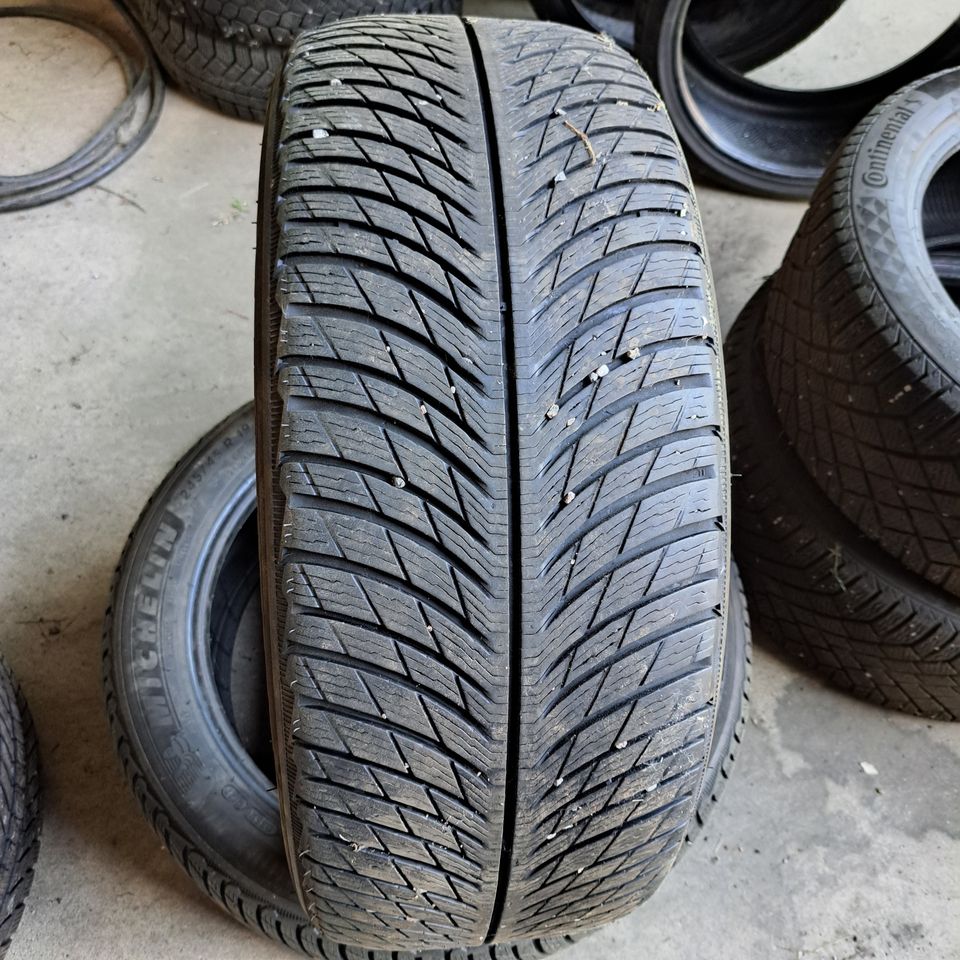 245/45R19 kitkapareja