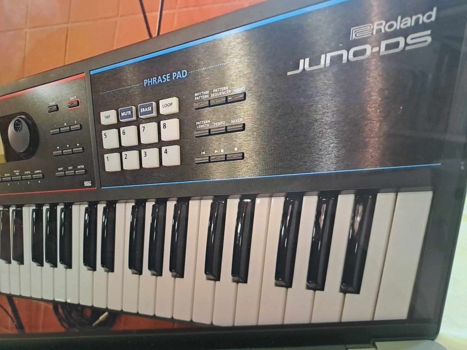 Roland Juno DS 61 syntetisaattori