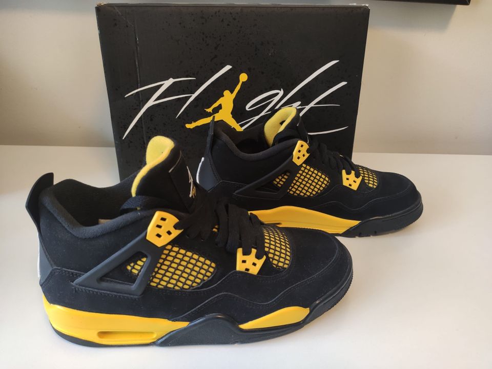 Air Jordan 4 GS kengät koko 40