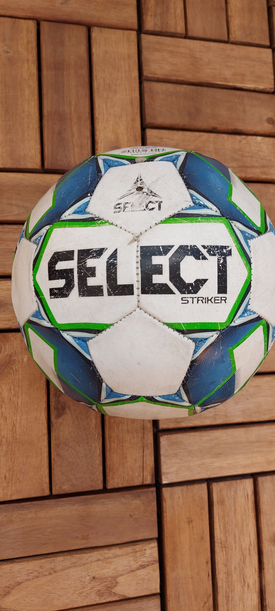 Select Striker 4