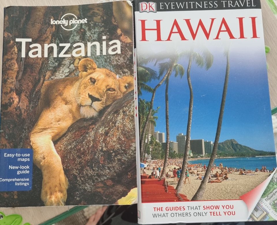 Tansania ja Havaiji matkaoppaat