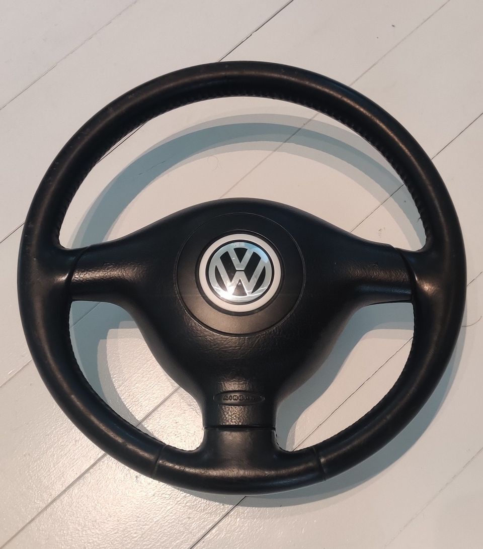 VW 3-puolainen nahkaratti ja airbag